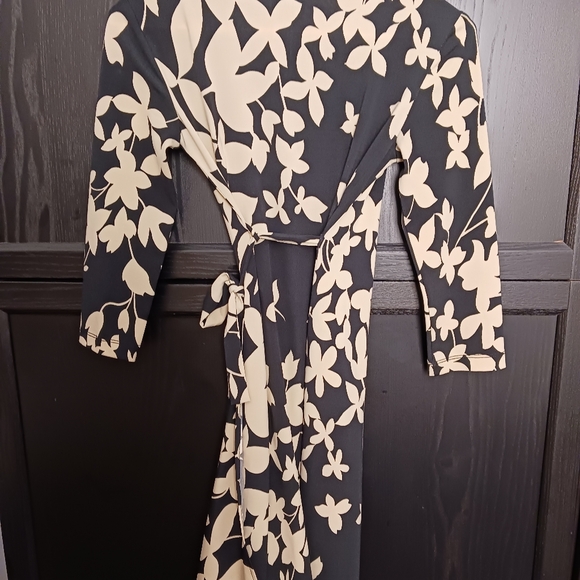 BCBG wrap Dress - Picture 3 of 5